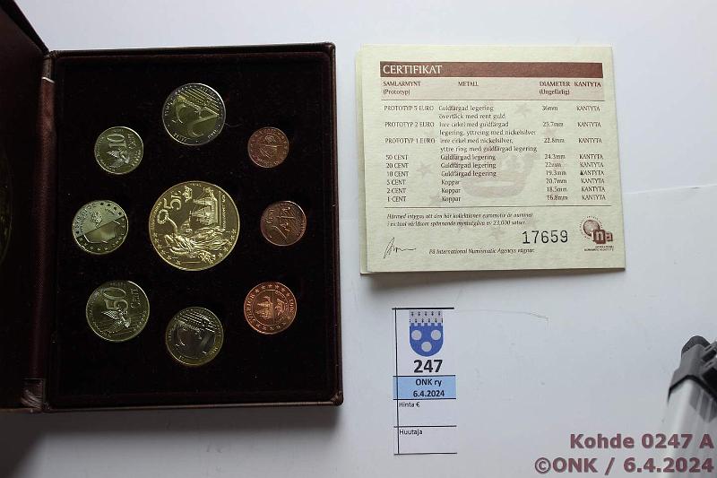 k-0247-a.jpg - Kohde 247, lhthinta: 15 € / myyntihinta: 16 € Ruotsi 2003 Koe-eurosarja 1,2,5,10,20,50s ja 1,2,5€ nahkakotelossa, INA todistus, kunto: 9