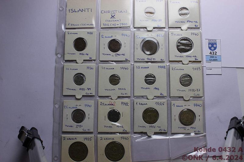 k-0432-a.jpg - Kohde 432 (kuva 1/3), lhthinta: 8 € / myyntihinta: 17 € Islanti (43) 1923-2001 Tyyppikokoelma 1ey-100k kansiolehdill kolikkotaskuissa, kunto: 4-8