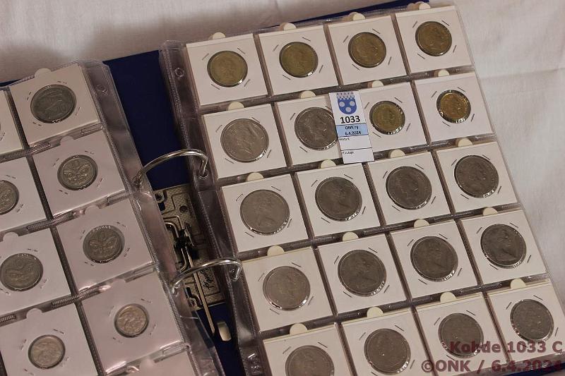 k-1033-c.jpg - Kohde 1033 (kuva 3/4), lhthinta: 40 € / myyntihinta: 45 € Kansio muu maailma (435) 1918-2000 Australia 5c-2$ 1966-99(49); USA 1-25c 1964-99(102 + 3 polettia); Uusi Seelanti 5c-2$ 1967-99(40); Ruotsi 10-10kr 1918-2000 (92. Yksi riippunut hopeakruunu 1918, muut uudempia); Ranska 5c-20fr 1960-2000(149, mm. 10-20fr 30 kpl). Siisti kansio kolikkotaskuilla. Osin samoja., kunto: 4-9