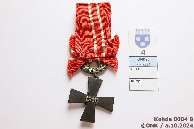 k-0004-b.jpg - Kohde 4 (kuva 2/2), lhthinta: 60 € / myyntihinta: 90 € VR 4 mk 1918 Puna-valkoraitainen nauha (alkuperinen), ex-SNL 1986, kunto: 7