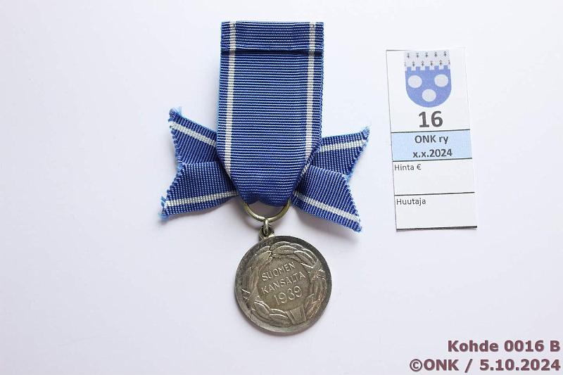 k-0016-b.jpg - Kohde 16 (kuva 2/2), lhthinta: 10 € / myyntihinta: 87 € VM 1 1939 Ruusukenauhassa, ilman hopealeimaa, jakamaton kappale, hieman patinaa, kunto: 9