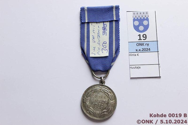 k-0019-b.jpg - Kohde 19 (kuva 2/2), lhthinta: 15 € / myyntihinta: 26 € VM 1 prk 1939 Ilman hopealeimaa, kopio, pr tehty myhemmin, kunto: 8
