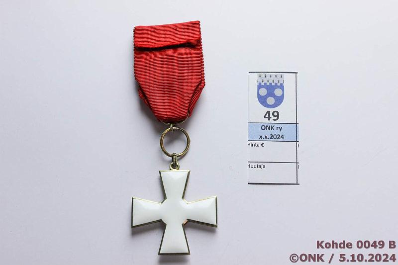 k-0049-b.jpg - Kohde 49 (kuva 2/2), lhthinta: 30 € / myyntihinta: 42 € SL 1. lk ritarimerkki Kullattua hopeaa, Ag 813H, valm T, risti 40x40 mm, ex-HNY, kunto: 9