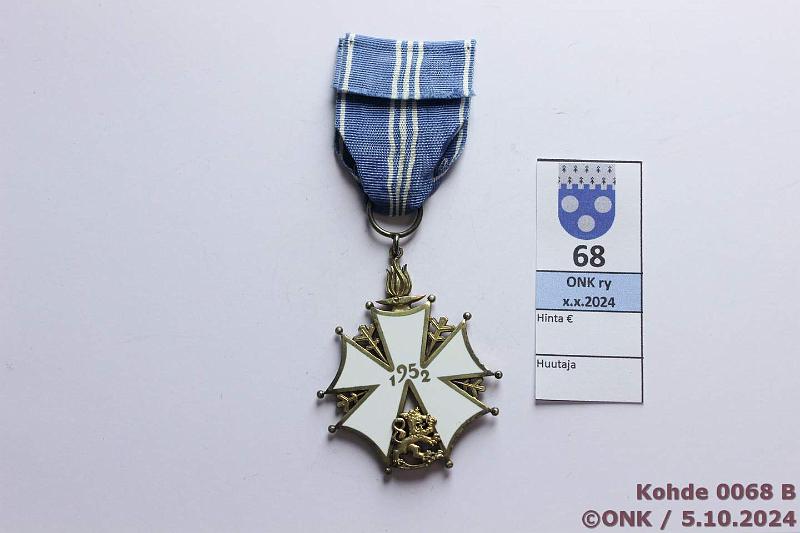 k-0068-b.jpg - Kohde 68 (kuva 2/2), lhthinta: 250 € / myyntihinta: 255 € SO ansioristi 2. lk 1952 Ag 916H, kunto: 9