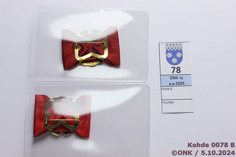 k-0078-b.jpg - Kohde 78 (kuva 2/2), lhthinta: 8 € / myyntihinta: 8 € Valtion virka-ansiomerkki XXX (=30v) (2 kpl) Pun. nauhasolmuke, kunto: 8, 9
