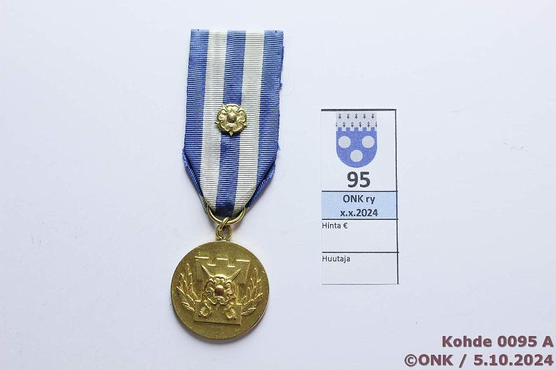 k-0095-a.jpg - Kohde 95 (kuva 1/3), lhthinta: 30 € / myyntihinta: 58 € 1. lk am Kultainen, ruusukenauha, myntkirja, kunto: 8