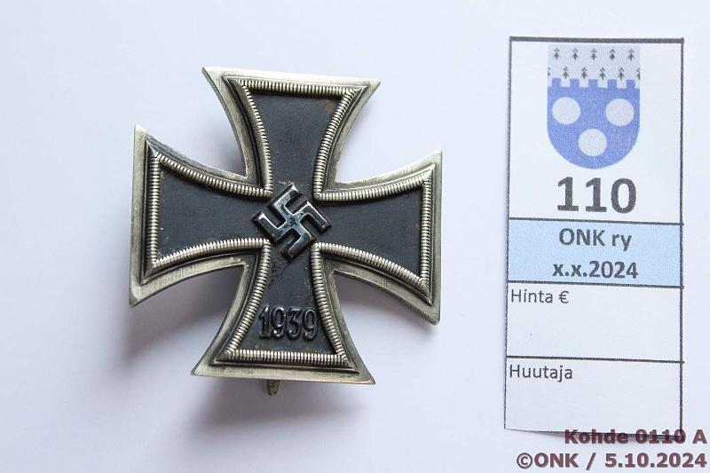 k-0110-a.jpg - Kohde 110 (kuva 1/2), lhthinta: 50 € / myyntihinta: 131 € Saksan rautaristi 1. lk 1939 Suora malli, valm L/18, kunto: 8