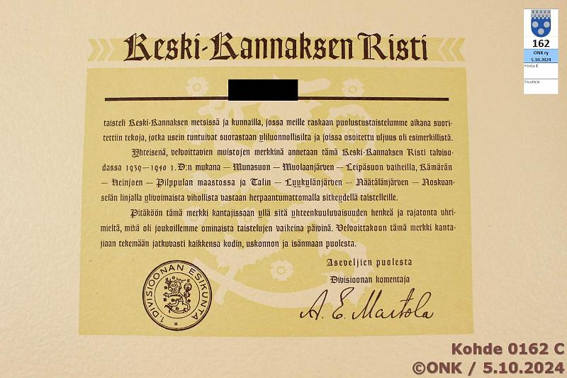 k-0162-c.jpg - Kohde 162 (kuva 3/4), lhthinta: 200 € / myyntihinta: 215 € E.A. (5) Rivassa Talvisodan mm, sk "Karjalan Kannas". Jatkosodan mm. Keski-Kannaksen mr. Pioneeriristi. Aunuksen mr (VI AK). Myntokirjat muihin paitsi Ts mm ja Js mm., kunto: 9-10