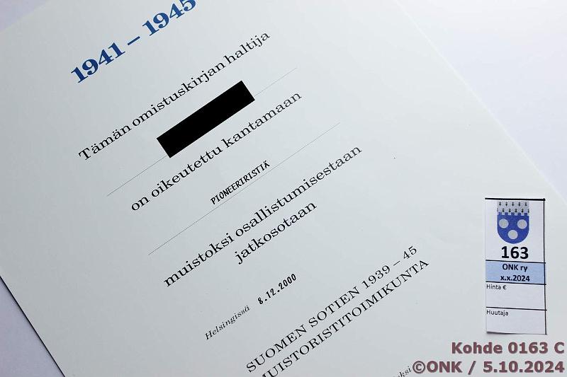 k-0163-c.jpg - Kohde 163 (kuva 3/4), lhthinta: 125 € / myyntihinta: 160 € I.K. (3) Jatkosodan mm. Pioneeriristi. Kannaksen mr (IV AK). Myntkirjat kahteen jlkimmiseen., kunto: 9-10