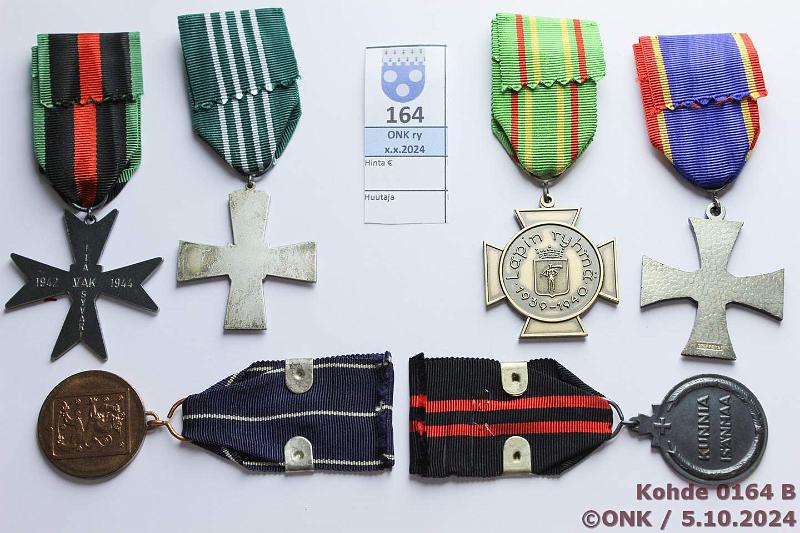 k-0164-b.jpg - Kohde 164 (kuva 2/4), lhthinta: 300 € / myyntihinta: 300 € R.K. (6) Talviosodan mm mk (ruostetta), sk "Lappi". Jatkosodan mm, sk "Lapin sota". Talvisodan Lapin mr. Jatkosodan Lapin mr, sk "1944-45". It-Syvrin mr (V AK). Kiilan mr (11 D). Myntkirjat neljn viimeiseen., kunto: 7-10
