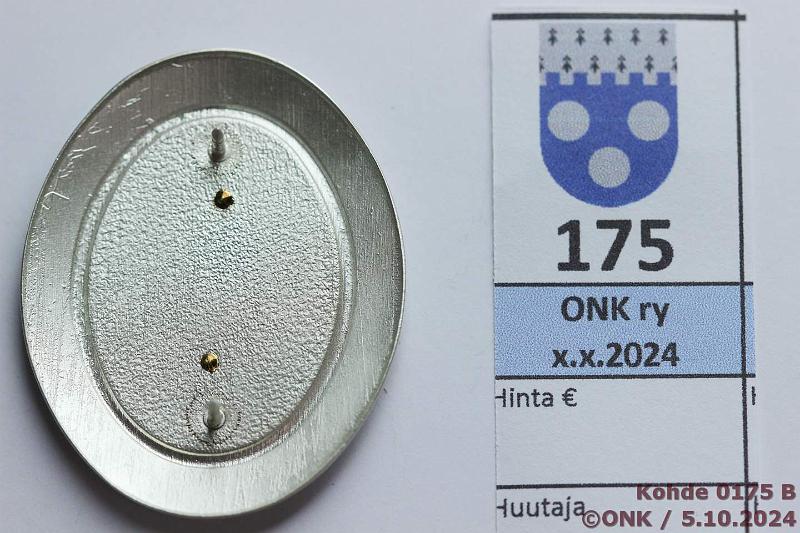 k-0175-b.jpg - Kohde 175 (kuva 2/2), lhthinta: 15 € / myyntihinta: 15 € Opistoupseerien peruskurssin merkki, kunto: 10