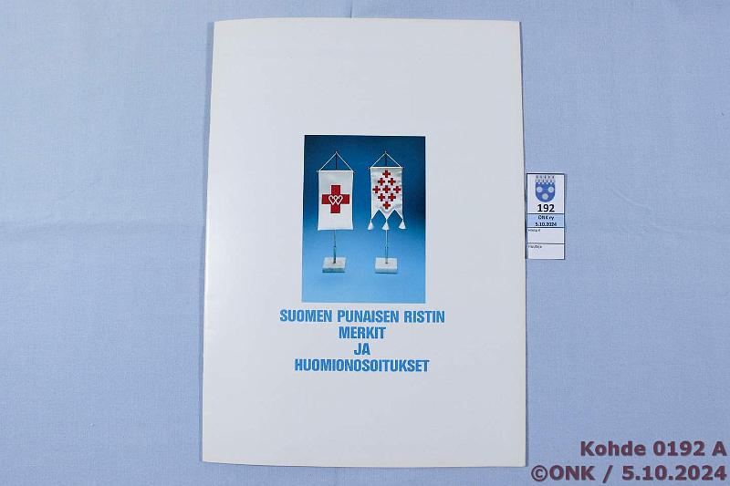 k-0192-a.jpg - Kohde 192 (kuva 1/2), lhthinta: 5 € / myyntihinta: 5 € Suomen Punaisen Ristin merkit ja huomionosoitukset (1987), kunto: 9