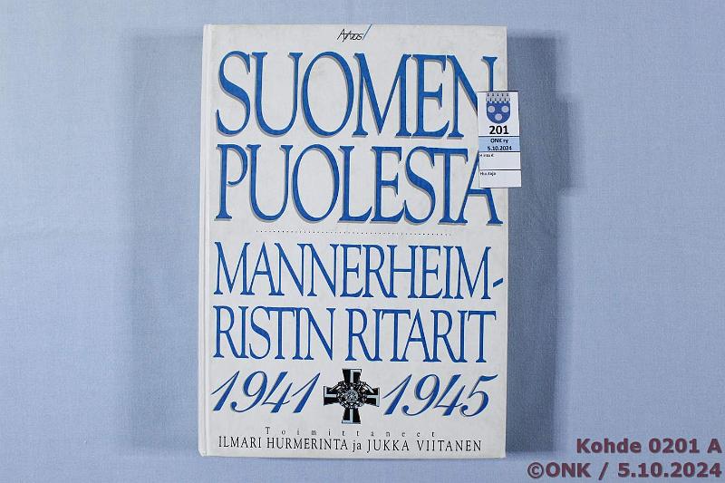 k-0201-a.jpg - Kohde 201 (kuva 1/2), lhthinta: 8 € / myyntihinta: 8 € Hurmerinta & Viitanen Suomen puolesta - Mannerheim-ristin ritarit 1941-1945 (3. painos, 1994), kunto: 9