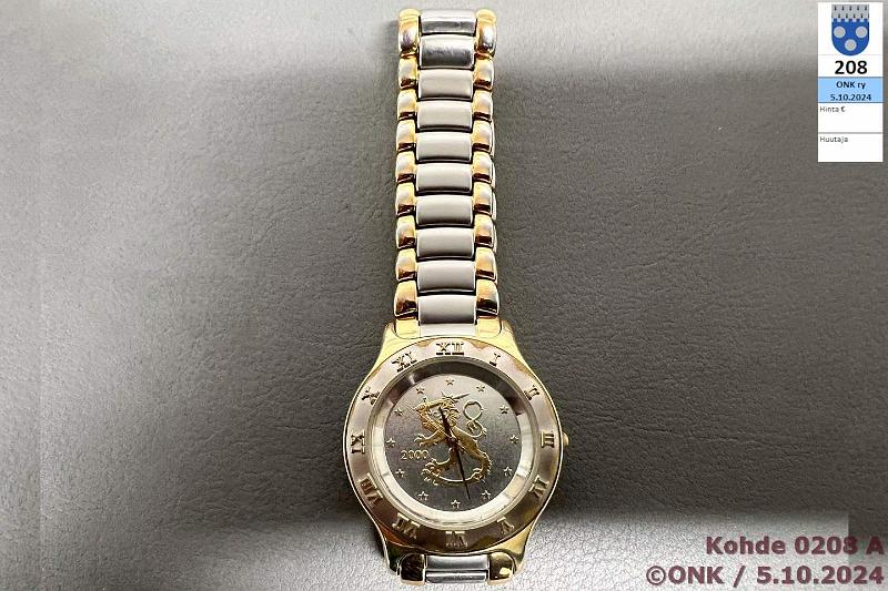 k-0208-a.jpg - Kohde 208 (kuva 1/4), lhthinta: 100 € / myyntihinta: 100 € Rahapajan rannekello Miesten kyntikuntoinen rannekello metallirannekkeella, jossa RP:n logo. Kellotauluna kolikkoaihe. Nahkainen laatikko, RP:n takuutodistus, kunto: 7