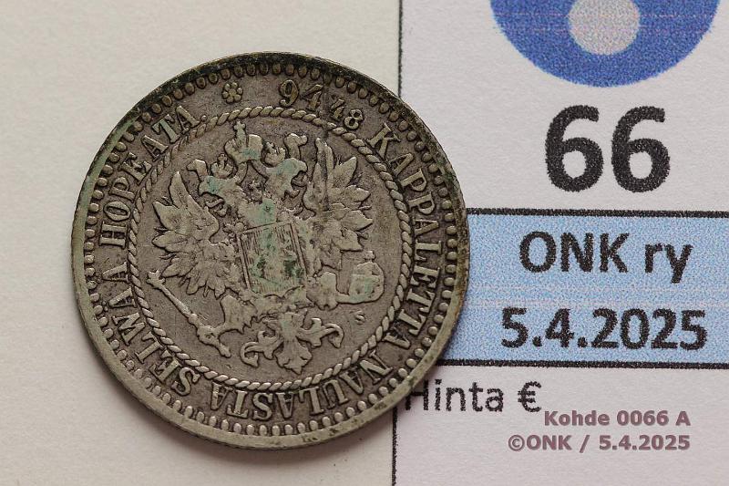 k-0066-a.jpg - Kohde 66 (kuva 1/3), lhthinta: 100 € / myyntihinta: 390 € 1 mk 1867 SNY 400.1.3 Ag. Harvinaisempi uusi variantti, 88/88 reunapistett, ylim. terho. Patinaa, kunto: 4