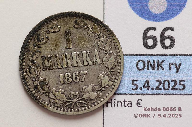 k-0066-b.jpg - Kohde 66 (kuva 2/3), lhthinta: 100 € / myyntihinta: 390 € 1 mk 1867 SNY 400.1.3 Ag. Harvinaisempi uusi variantti, 88/88 reunapistett, ylim. terho. Patinaa, kunto: 4