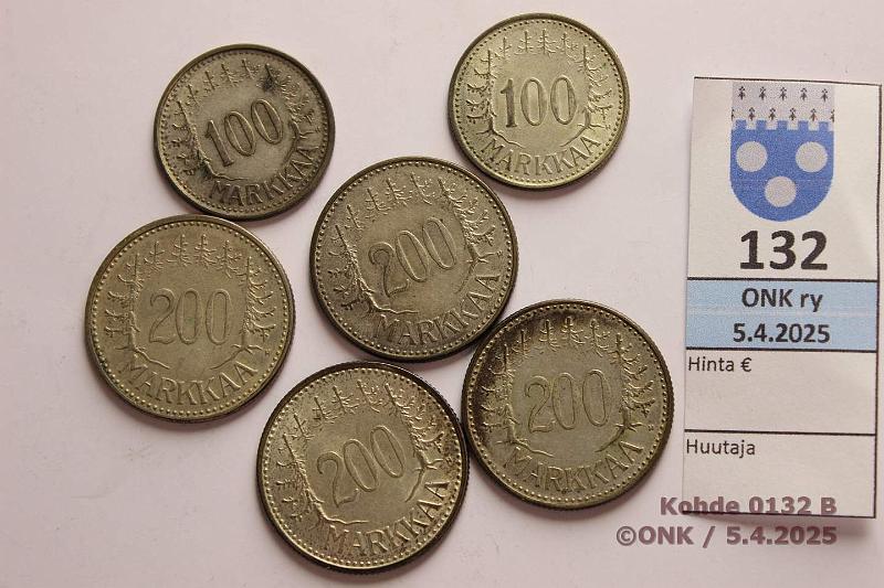 k-0132-b.jpg - Kohde 132 (kuva 2/2), lhthinta: 18 € / myyntihinta: 18 € 100 + 200 mk (2+4) Ag. 100mk 1956, -58; 200mk 1956, -57(2), -58H, kunto: 6-7