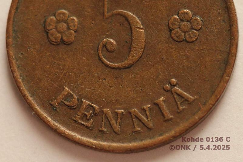 k-0136-c.jpg - Kohde 136 (kuva 3/3), lhthinta: 5 € / myyntihinta: 5 € 5 p 1920 Arvopuolella kaksoispuristus, nkyy hyvin penni-sanassa, kunto: 4
