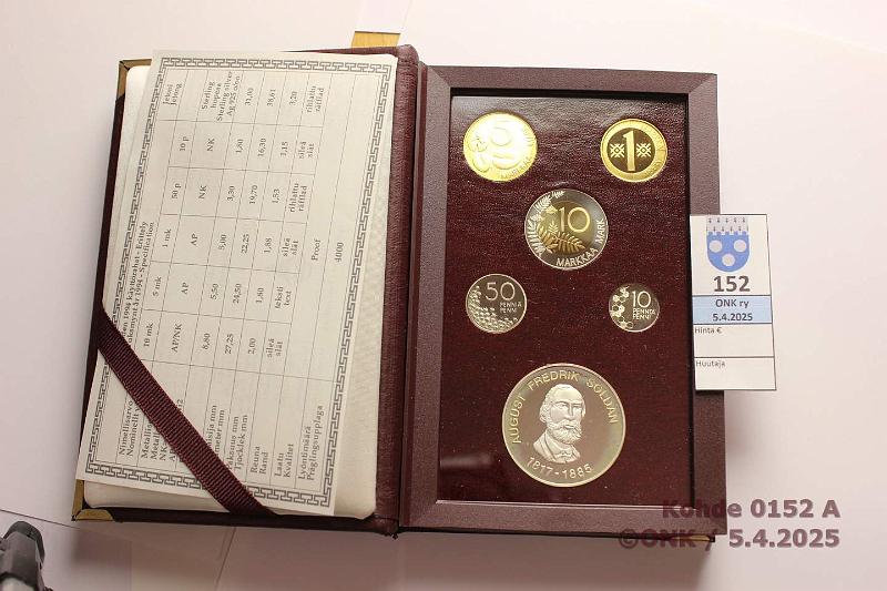 k-0152-a.jpg - Kohde 152 (kuva 1/2), lhthinta: 30 € / myyntihinta: 30 € Rp:n vuosisarja 1994 Proof, 10p-10mk + Soldan-hopeajetoni, jossa hieman patinaa (Ag 31g/925). Nahkakannet, kunto: 10