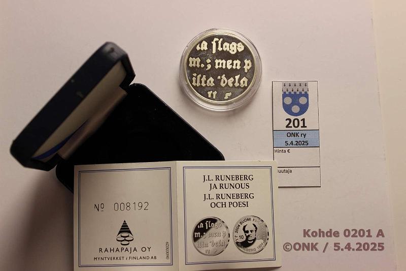 k-0201-a.jpg - Kohde 201 (kuva 1/2), lhthinta: 12 € / myyntihinta: 18 € 10 € 2004 Ag, Proof, Runeberg, kotelo, tod, kaps sr, p.hapettumaa, kunto: 10
