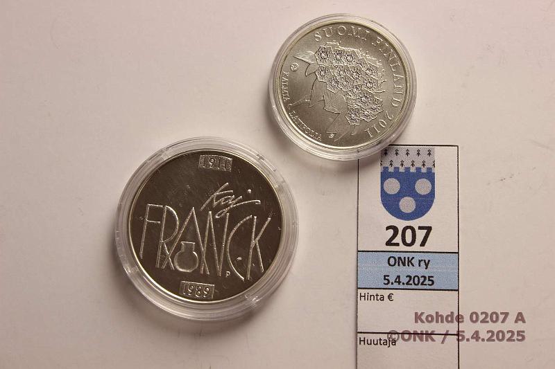 k-0207-a.jpg - Kohde 207 (kuva 1/2), lhthinta: 26 € / myyntihinta: 33 € 10 € (2) 2011 Ag, BU, Franck & Kalm, kapselit, kunto: 9