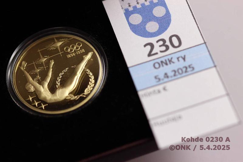 k-0230-a.jpg - Kohde 230 (kuva 1/2), lhthinta: 1100 € / myyntihinta: 1350 € Australia 200 $ 1993 KM#220 Au, 16,97g/917. Proof, Olympics 100 years. Kotelo, tod, kunto: 10