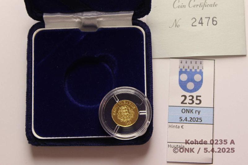 k-0235-a.jpg - Kohde 235 (kuva 1/2), lhthinta: 60 € / myyntihinta: 137 € Eesti 15,65 kr 1999 KM#37 Au, 1,73g/900. Proof, laatikko, tod, kunto: 10