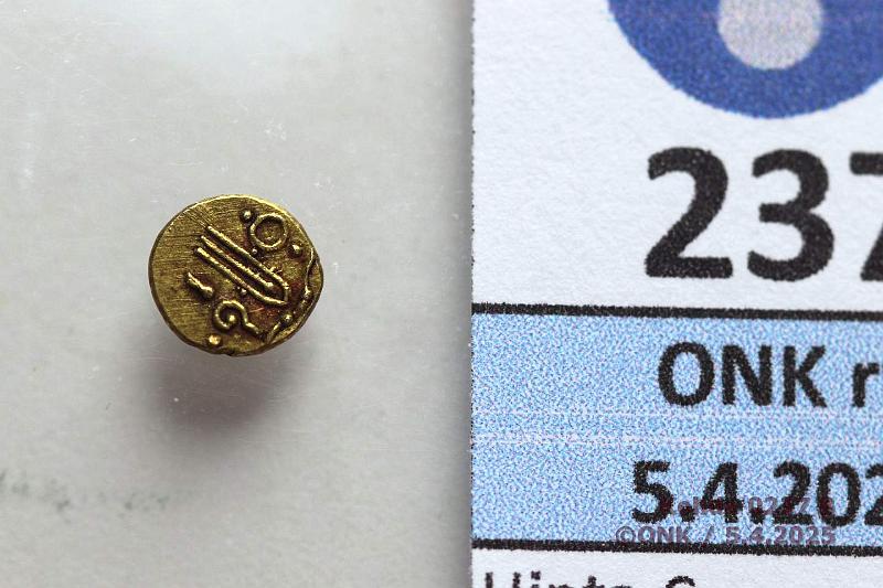 k-0237-b.jpg - Kohde 237 (kuva 2/2), lhthinta: 35 € / myyntihinta: 35 € Intia Fanam 1782-1799 Au. Mysore, Haidar Ali, kunto: 8