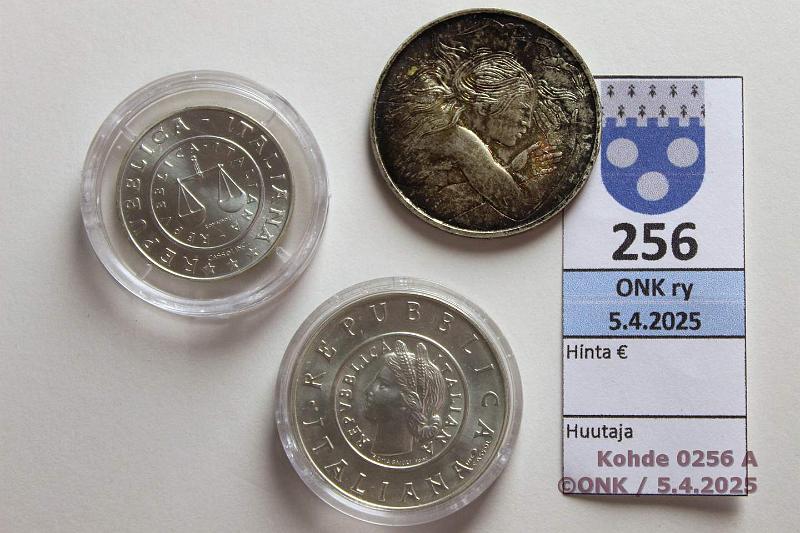 k-0256-a.jpg - Kohde 256 (kuva 1/2), lhthinta: 27 € / ei tarjouksia Italia + San Marino (2+1) 2001, 1979 Ag, 31,6/835. Italia 1l 2001(1946, -51); San Marino 100l 1979 (patinaa), kunto: 6-9