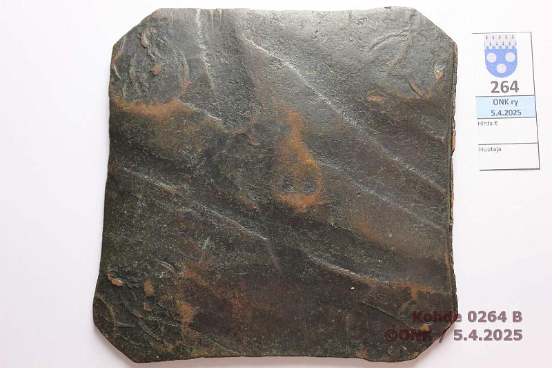 k-0264-b.jpg - Kohde 264 (kuva 2/2), lhthinta: 600 € / myyntihinta: 600 € Ruotsi plootu 1 daler SM 1716 SMB#185 / SM#181 Cu, Karl XII, n. 138x138 mm, 0,75 kg. Arvoleima ja yksi kulmaleima osaksi sile, muutoin selket ja hyvin luettavissa olevat leimat. Upea yksil!, kunto: 7