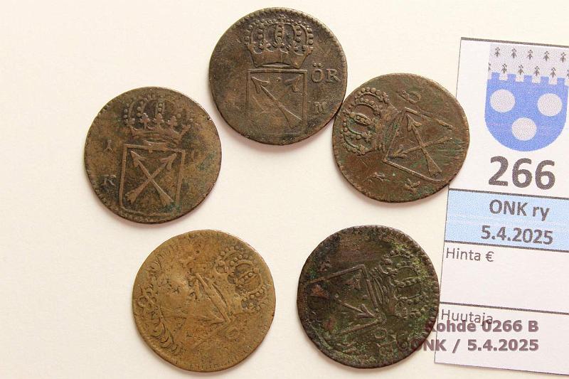 k-0266-b.jpg - Kohde 266 (kuva 2/2), lhthinta: 5 € / myyntihinta: 5 € Ruotsi 1 re KM (5) 1719, -20 SM#24a, 25a+b Cu, Ulrika Eleonora, -19, -20(4, yhdess pllelynti 1718 ja aihiokin isompi), kunto: 1-3