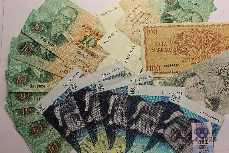k-0481-a.jpg - Kohde 481, lhthinta: 35 € / ei tarjouksia 10 - 100 mk (21) 1955-93 10mk -63 LA ..KA I-Lin, -80 (8), -80 LA(5); 20mk -93(3), -93 LA(2); 100mk -55 ja -57, nm kaksi huonoja kl 3-4, kunto: 5-7