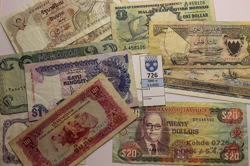 k-0726-a.jpg - Kohde 726 (kuva 1/2), lhthinta: 5 € / myyntihinta: 16 € Muu maailma (20) Bahrain 100f; Egypti 5p-1(4); Irak 1d; Jamaika 20$; Kamboda 50r; Laos 10k; Malaya ja Br. Borneo 1$; Malesia 1+10r; Singapore 1$(2); Thaimaa 10-20b(4); Trinidad & Tobago 5$; Vietnam 5d, kunto: 3-7