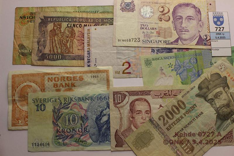 k-0727-a.jpg - Kohde 727 (kuva 1/2), lhthinta: 5 € / myyntihinta: 16 € Muu maailma (33) Algeria, Belgia, Egypti, Intia, Italia, Itvalta, Jugoslavia, Kiina, Kreikka, Kypros, Malesia, Marokko, Mosambik, Norja, Puola, Ranska, Romania, Ruotsi, Saksa, Singapore, Thaimaa, Tunisia, Turkki, Unkari, Uruguay. Pehmoer, kunto: 2-4