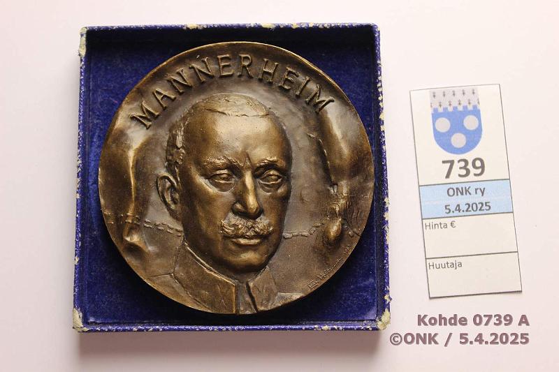 k-0739-a.jpg - Kohde 739 (kuva 1/2), lhthinta: 10 € / myyntihinta: 16 € Eila Hiltunen 1967 Mannerheim (Suomen Mitalitaiteen Killan presidenttisarja), n:o 38, Kultateollisuus, 312 g, 72mm, kunto: 9