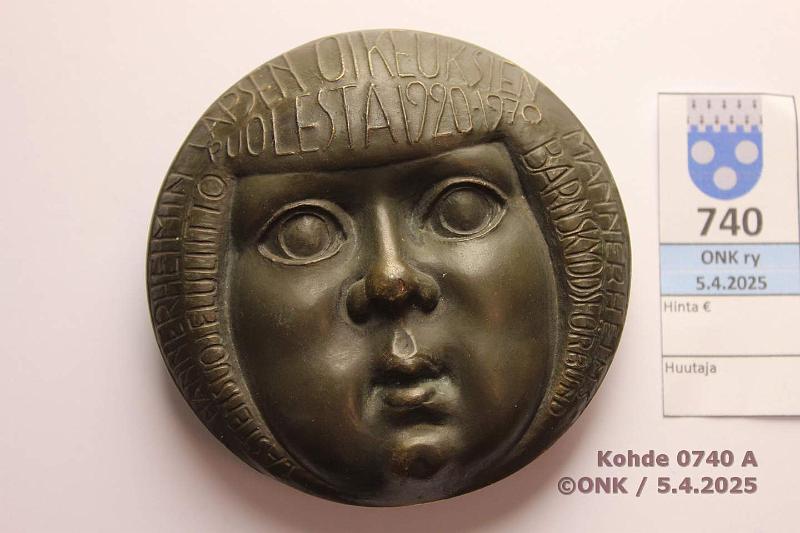 k-0740-a.jpg - Kohde 740 (kuva 1/2), lhthinta: 10 € / myyntihinta: 16 € Kauko Rsnen 1970 Mannerheimin Lastensuojeluliitto - Mannerheims Barnskyddsforbund, Lapsen oikeuksien puolesta 1920-1970, 642 g, 80 mm, kunto: 9