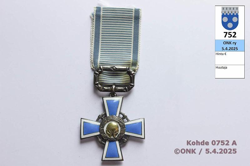 k-0752-a.jpg - Kohde 752 (kuva 1/2), lhthinta: 20 € / myyntihinta: 20 € Suomen Urheilu Hopeinen ansioristi, Ag 813, kunto: 7