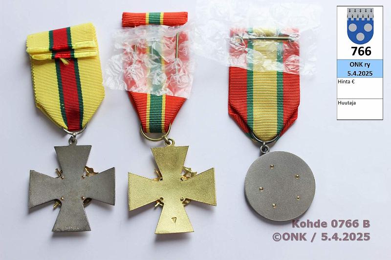 k-0766-b.jpg - Kohde 766 (kuva 2/2), lhthinta: 40 € / myyntihinta: 48 € Suomen Palontorjuntaliitto (3) Erikoisansioristi, pieni emalivika pllikkeen alla. Ansioristi, Tillander. Ansiomerkki, kunto: 8-9
