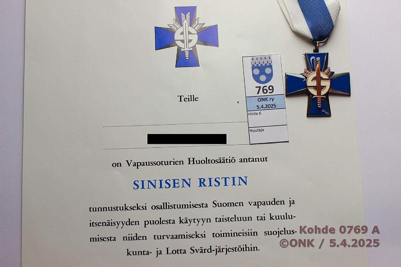 k-0769-a.jpg - Kohde 769 (kuva 1/2), lhthinta: 10 € / myyntihinta: 11 € Sininen risti Myntkirja, kunto: 9