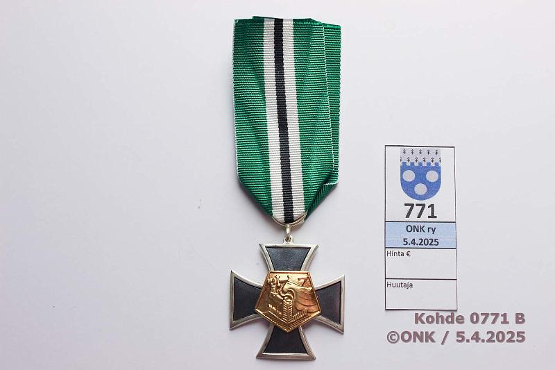 k-0771-b.jpg - Kohde 771 (kuva 2/2), lhthinta: 15 € / myyntihinta: 19 € Sotilaspoikaristi Myntkirja, kunto: 9