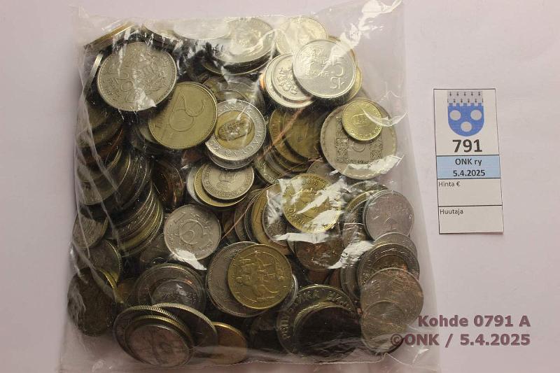 k-0791-a.jpg - Kohde 791, lhthinta: 9 € / myyntihinta: 17 € Muu maailma >900 g Bulgaria, Kuuba, Monaco, Luxemburg ym. Mys erikoisrahoja, kunto: 4-8