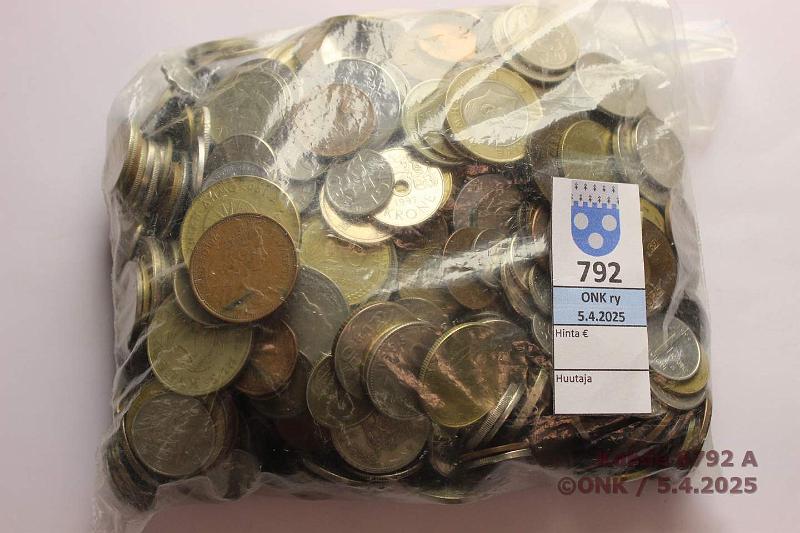 k-0792-a.jpg - Kohde 792, lhthinta: 12 € / myyntihinta: 16 € Muu maailma 2,1 kg Suurin osa Eurooppaa, ei Suomea. Lisksi ainakin Marokko, Hong Kong, Israel, Sansibar, Taiwan, Brasilia, Thaimaa, Kanada, USA, NL, kunto: 2-8