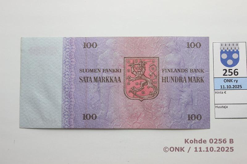 k-0256-b.jpg - Kohde 256 (kuva 2/2), l�ht�hinta: 400 &euro; / ei tarjouksia 100 mk 1976 I-sarja SNY 184.2.6 I0257863 KA I-Hes, korvaava, matta, laineita, kulmataitteet, kunto: 6