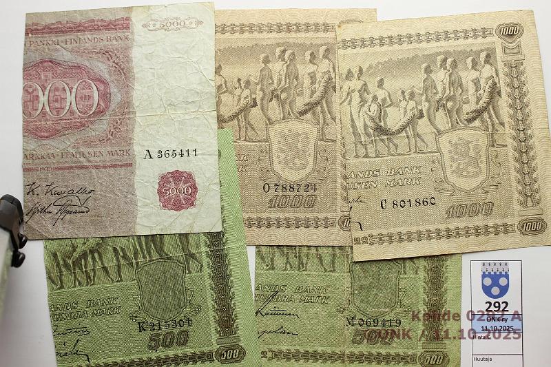 k-0292-a.jpg - Kohde 292, l�ht�hinta: 150 &euro; / myyntihinta: 150 &euro; 250-2500 mk 1922-39 (5) Leikatut puolikkaat 500mk -22 tIII(2), 1000mk -22 tI ja tIII, 5000mk 1939, kunto: 3-4