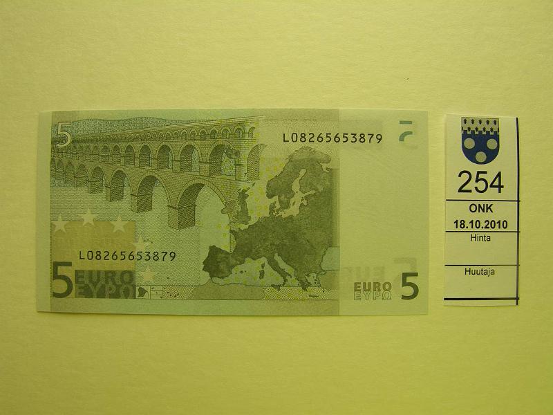 kohde_254_a.jpg - Kohde 254, l�ht�hinta: 10 &euro; / myyntihinta: 17 &euro; 5 &euro; 2002 Suomi L08265653879 Tri. E001I3, kunto: 9.