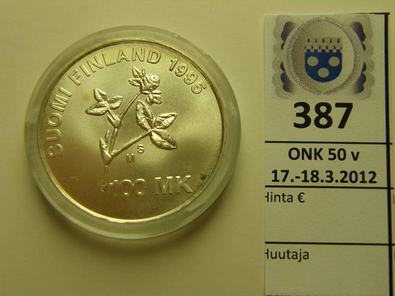 k-0387-a.jpg - Kohde 387, l�ht�hinta: 16 &euro; / myyntihinta: 16 &euro; 100 mk 1995 Ag, AI Virtanen, kapselissa halkeama, kunto: 9