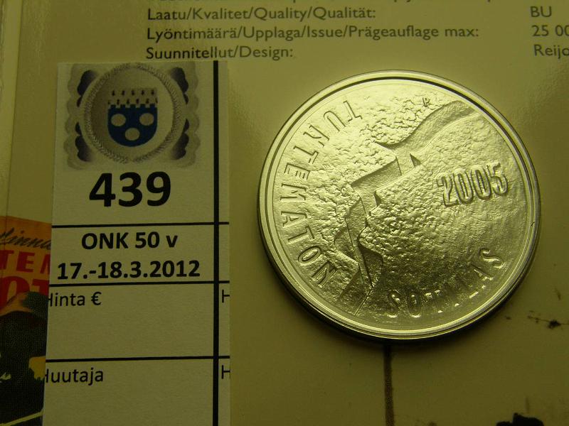 k-0439-a.jpg - Kohde 439, l�ht�hinta: 15 &euro; / myyntihinta: 17 &euro; 10 &euro; 2003 Ag, Tuntematon sotilas, kortissa, kunto: 10