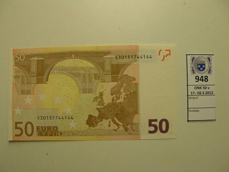 k-0948-a.jpg - Kohde 948 (kuva 1/2), l�ht�hinta: 350 &euro; Italia 4/2/S/J51 S30151744144 Tri J051 D1, virheellisesti 100 &euro; turvanauha, jonka alaosassa ryppy , kunto: 9