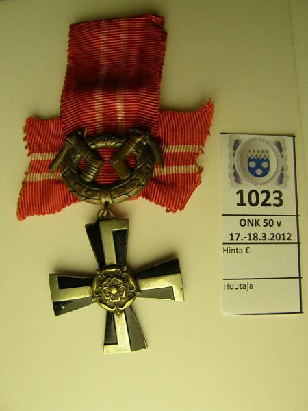 k-1023-a.jpg - Kohde 1023, l�ht�hinta: 80 &euro; Vapaudenristi IV luokka 1939 , kunto: 8